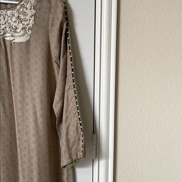 Pakistani and Indian desi outfit - Picture 5 of 9